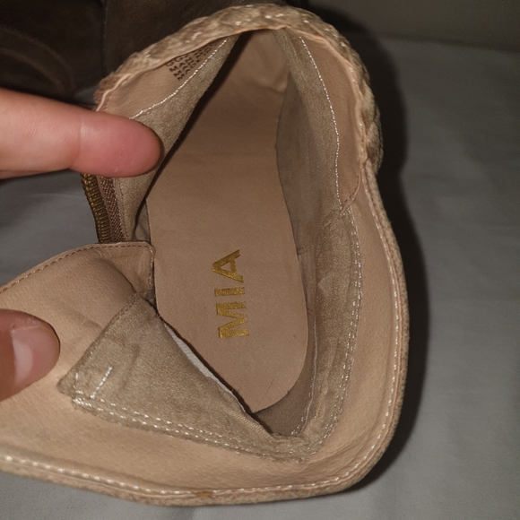 Size 7 MIA Booties Tan - Picture 8 of 9